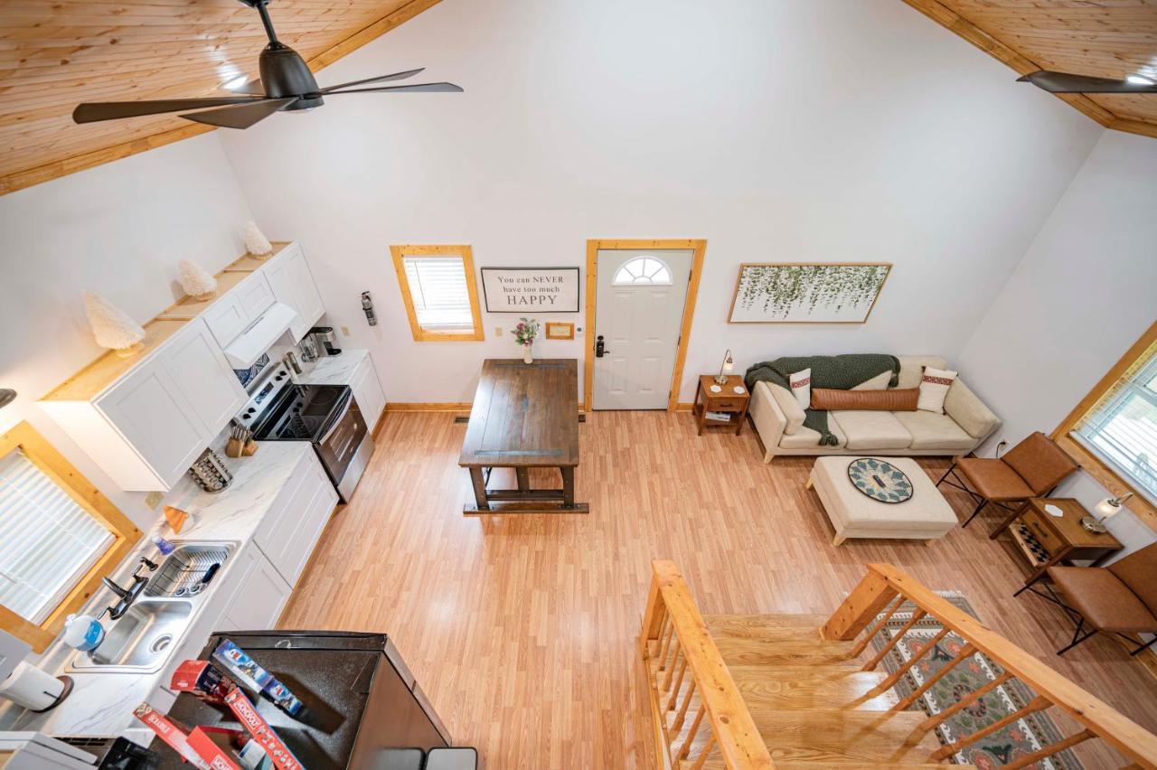 Light And Bright Close To Pates Ford Marina Holiday home Smithville